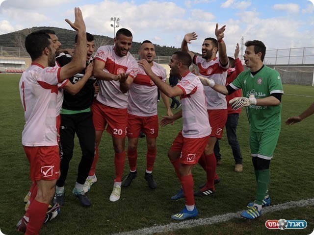 שחקני באקה חוגגים בכאוכב (וואסים מוואסי)